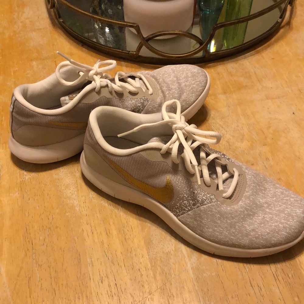 Running shoe